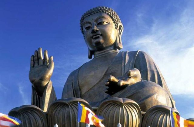 Mơ đi chùa gặp tượng Phật
